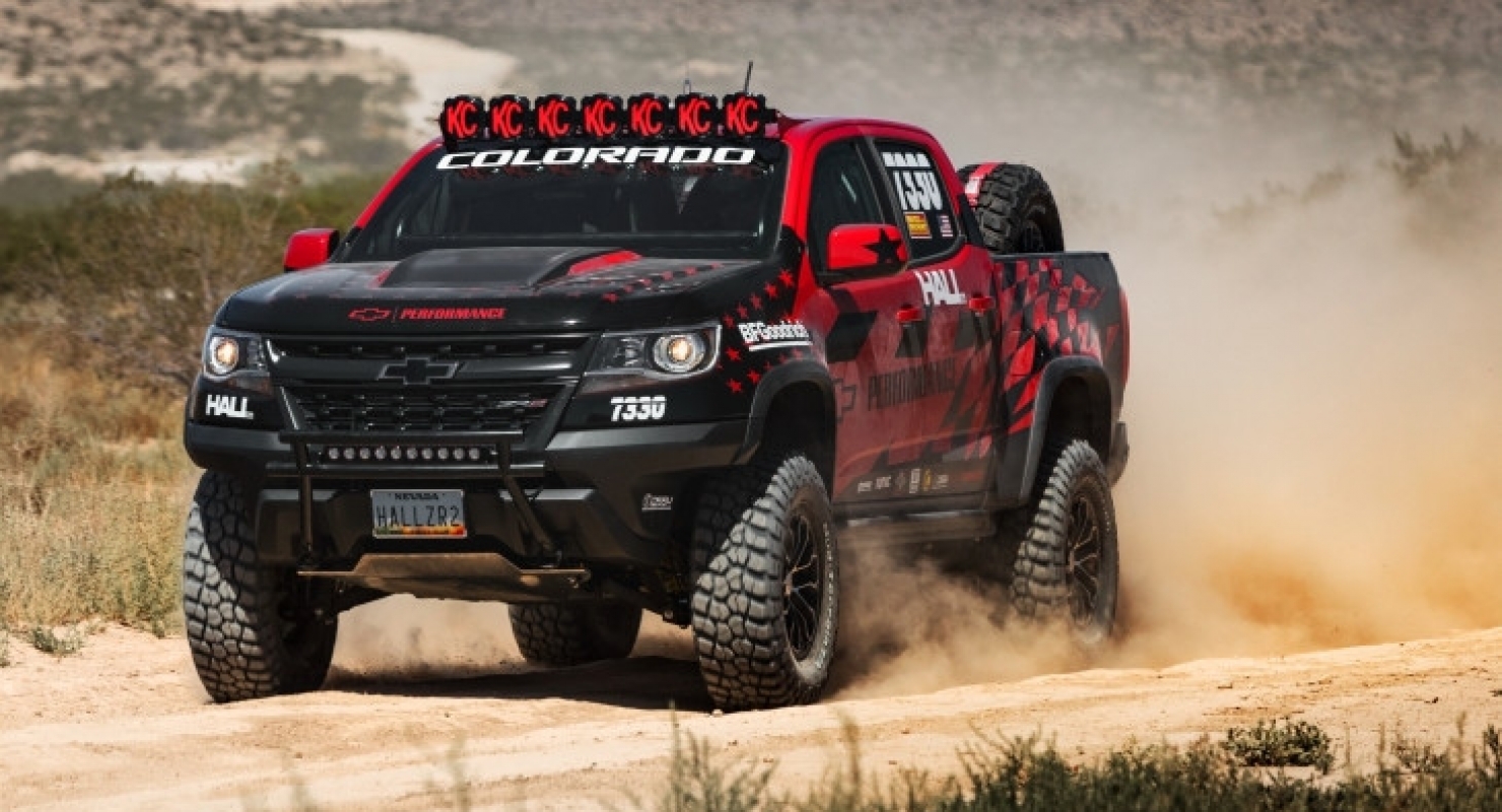 Представлен новый Chevrolet Colorado: турбомотор и экстремальные версии Представлен новый Chevrolet Colorado: турбомотор и экстремальные версии Автомобили