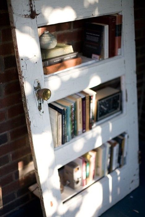 Почему не стоит выбрасывать старые двери: 17 невероятных идей