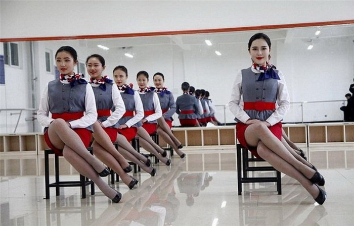 Как обучают стюардесс в Китае