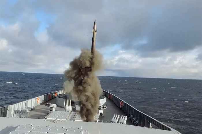 ракетные стрельбы на фрегате "Адмирал Горшков"