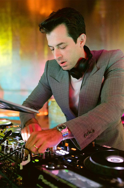 Платья от Джона Гальяно, звезды среди гостей и собачка с кольцами: как прошла свадьба наследницы миллиардера Айви Гетти Звездные пары