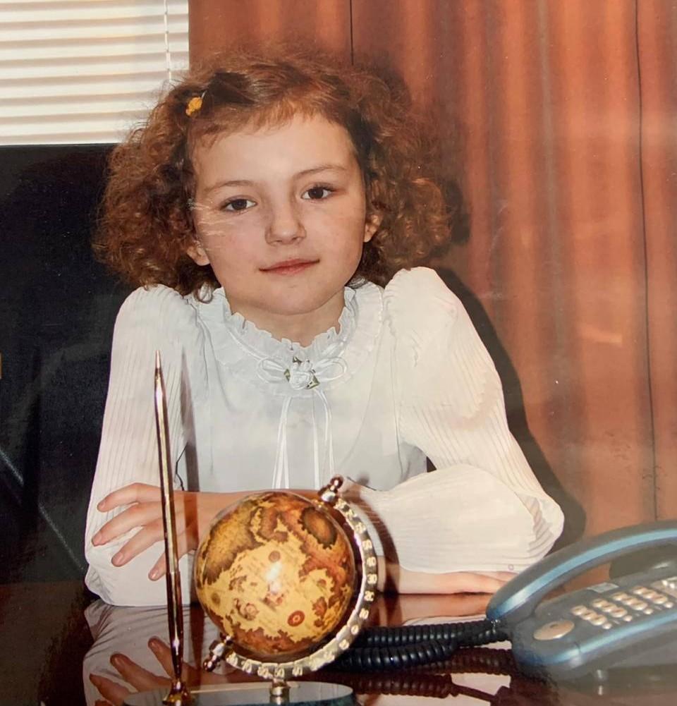 А кто это сделал? Редакция Parents.ru поздравляет всех женщин с 8 марта трендом «покажи свою команду в детстве» стать, Мечтала, редактор, потому, любила, Теперь, который, каждый, начала, знает, детские, заместитель, главного, Любила, ходить, Сейчас, своего, спать, день —, звезд