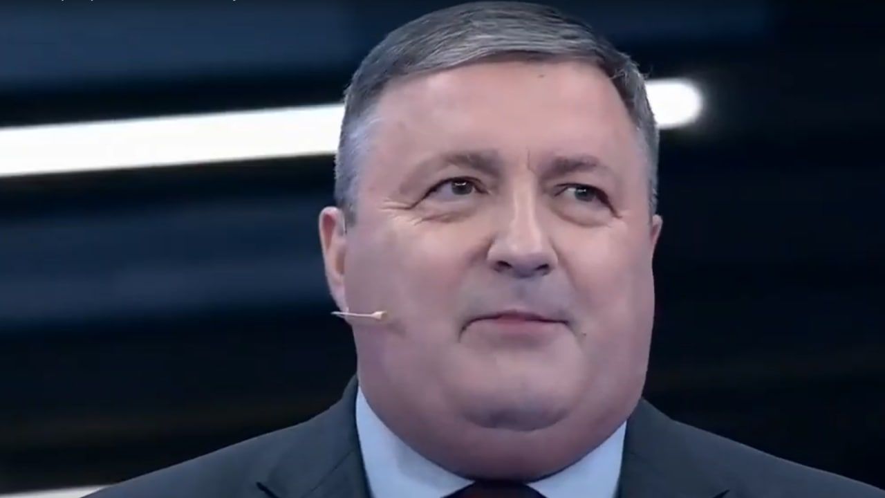 Политолог Перенджиев объяснил, что помогает Зеленскому удерживать ВСУ под контролем Политолог Перенджиев объяснил, что помогает Зеленскому удерживать ВСУ под контролем Политика,Украина