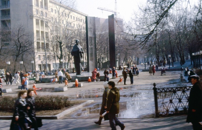 Назад в прошлое: атмосферные фотозарисовки из Москвы 1985 года