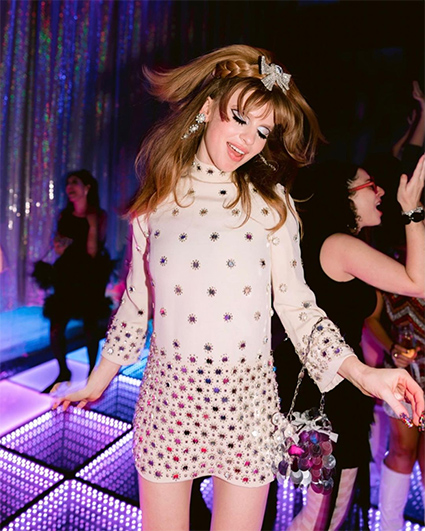 Платья от Джона Гальяно, звезды среди гостей и собачка с кольцами: как прошла свадьба наследницы миллиардера Айви Гетти Звездные пары