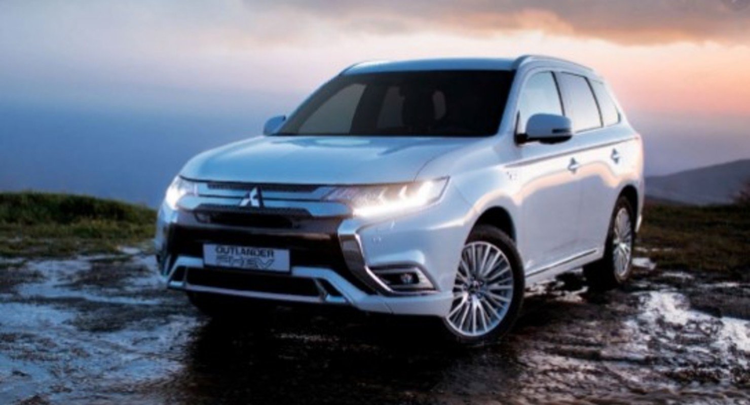 Mitsubishi outlander 4. Митсубиси Аутлендер 4 поколения. Новый Митсубиси Аутлендер 4. Митсубиси Аутлендер PHEV гибрид 2022. Mitsubishi Outlander 4 поколения 2021.