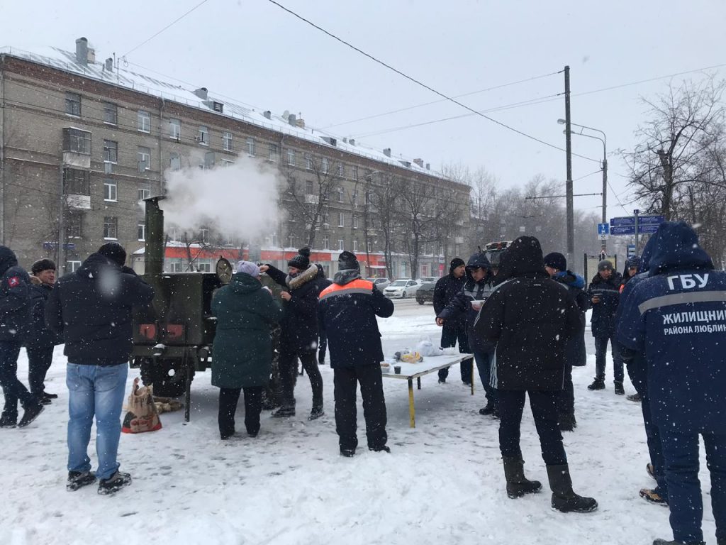 Люблине сегодня погода. Москва Люблино работаем в снегу.