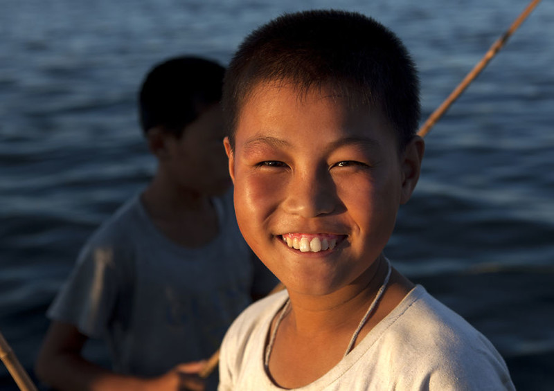 24. Дети на рыбалке, Вонсан  житель, северная корея, улыбка, фотография