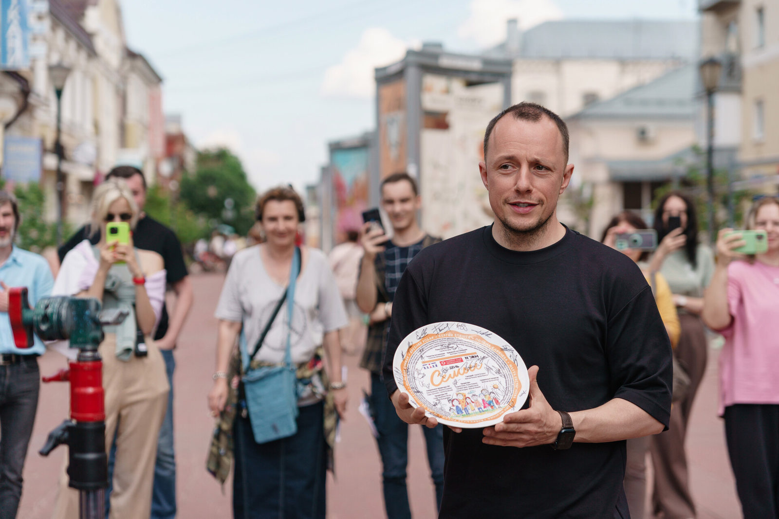 Режиссер и сценарист Сергей Нотариус на съемках сериала «День семьи» Режиссер и сценарист Сергей Нотариус на съемках сериала «День семьи»