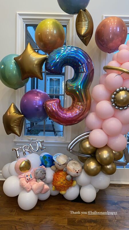 Розовая феерия: Хлое Кардашьян отпраздновала день рождения дочери Тру Розовая феерия: Хлое Кардашьян отпраздновала день рождения дочери Тру Дети,Дети знаменитостей