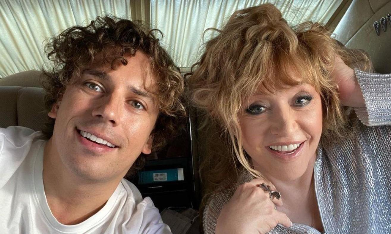 «Почти все в сборе»: Максим Галкин* поделился редким семейным фото с дня рождения Аллы Пугачевой