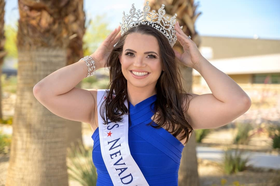 Королеву красоты лишили короны за поддержку Трампа 