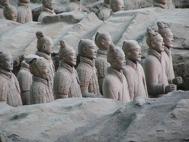  В 221 году до н. э. царство Цинь одержало победу над последним из шести своих противников и вся Поднебесная впервые объединилась под властью одного человека.-54