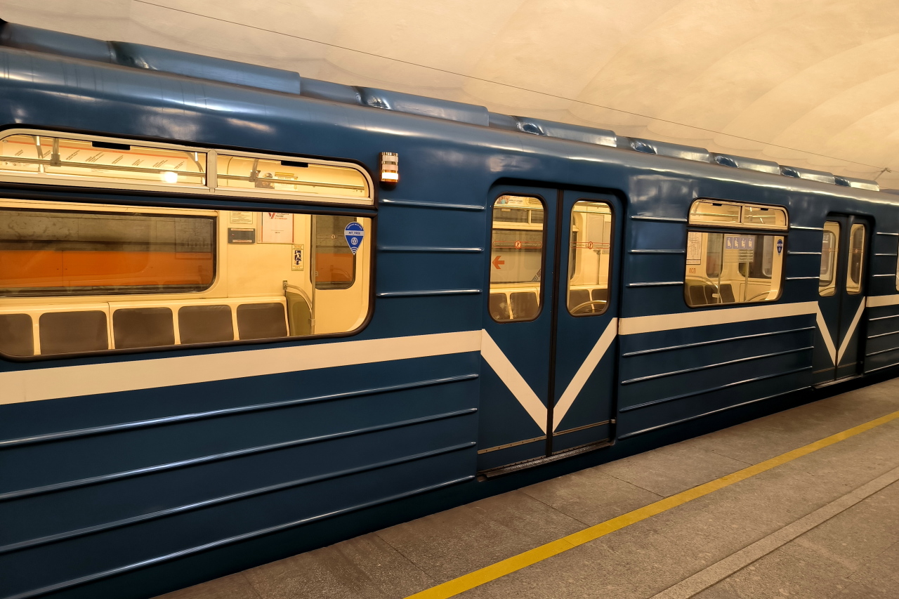 Станция метро 'Чернышевская' в Санкт-Петербурге вновь открыта после масштабной реконструкции