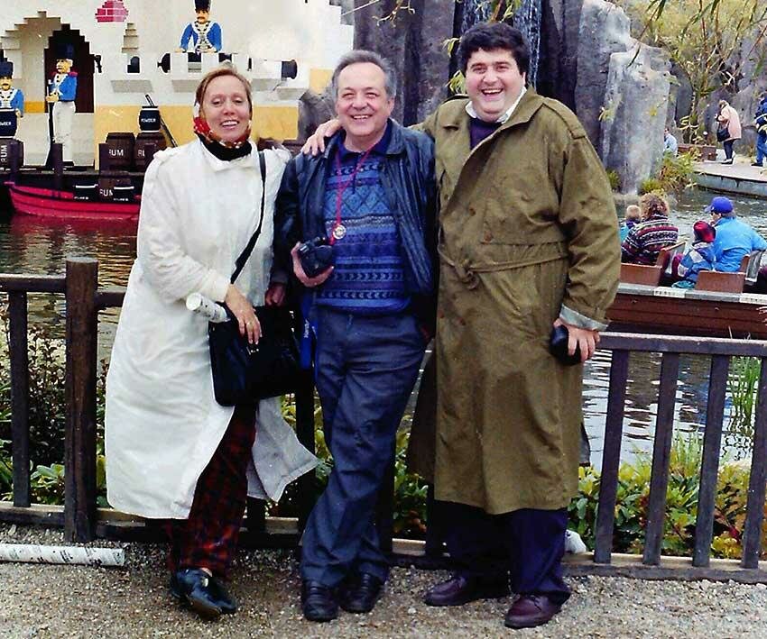 Галустьян с семьёй Прудовских. Фото из открытых источников. 