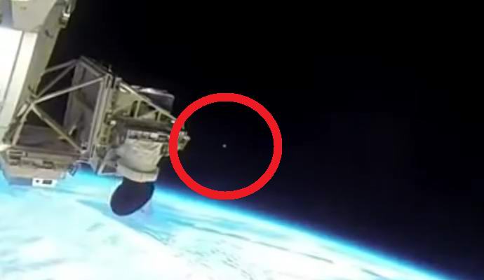 Камера МКС зафиксировала «летающую тарелку»