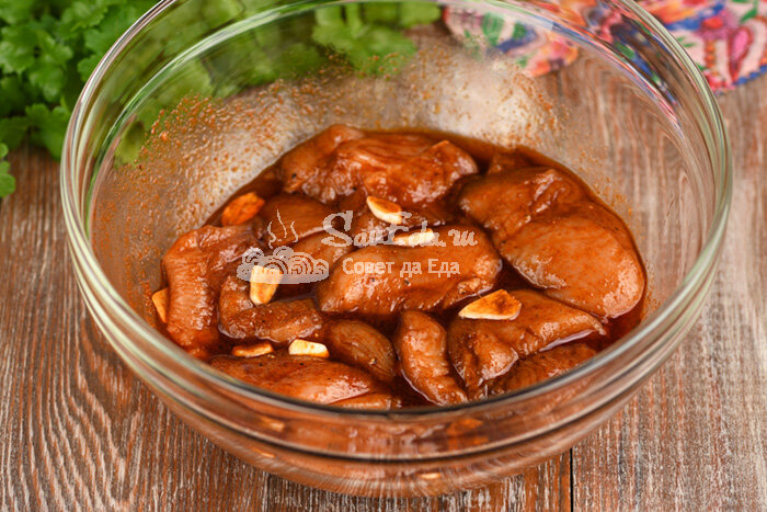 Такая закуска удивляет всех моих гостей не только видом, но и вкусом. А еще она получается очень нежная и ароматная. Готовится невероятно просто и быстро.-4