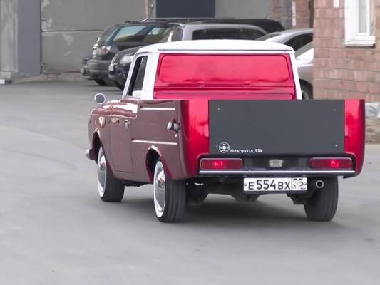 Новый «кадиллак»: автолюбитель из Омска превратил «Москвич» в американский пикап