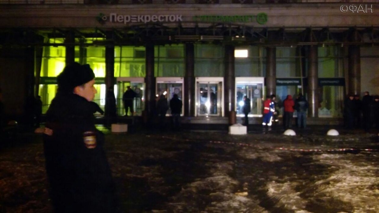 Бомба в питере сегодня. Взрыв в перекрестке на Кондратьевском. Теракт в перекрестке СПБ. Супермаркет перекресток Санкт-Петербург теракт. Взрыв в в Петербургском "перекрестке".