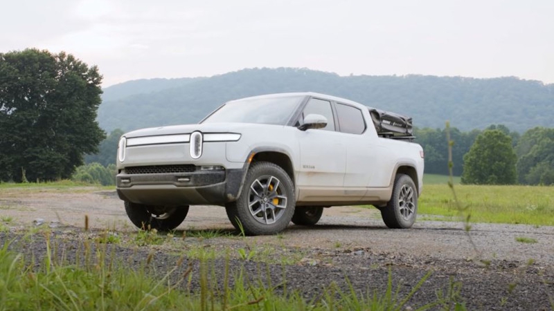 Первый электрифицированный автомобиль Rivian R1T сошел с конвейера в США Первый электрифицированный автомобиль Rivian R1T сошел с конвейера в США Экономика