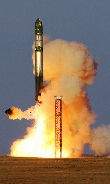 Фото. Запуск конверсионной ракеты «Днепр» на базе многоцелевой межконтинентальной баллистической ракеты «Воевода» 15А18 © VADIM SAVITSKY | GLOBALLOOKPRESS.COM