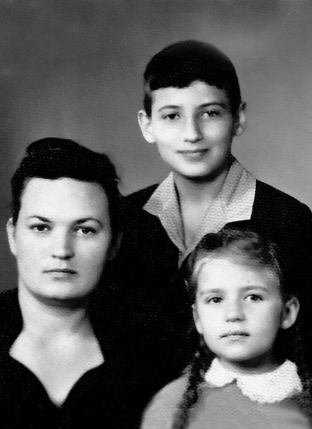 Знаменитости делятся в сети своими детскими фото и без подсказок тут не разобраться Знаменитости делятся в сети своими детскими фото и без подсказок тут не разобраться детские фотографии,знаменитости,шоу-бизнес