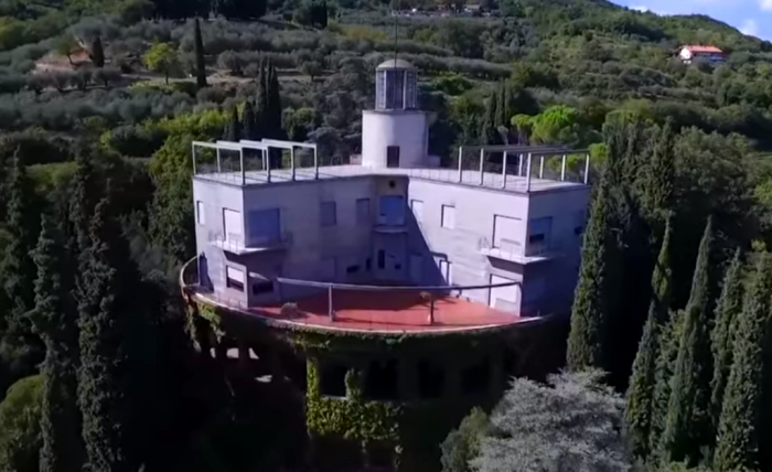 Дом, который функционирует по принципу подсолнуха. /Фото: mir-da.ru