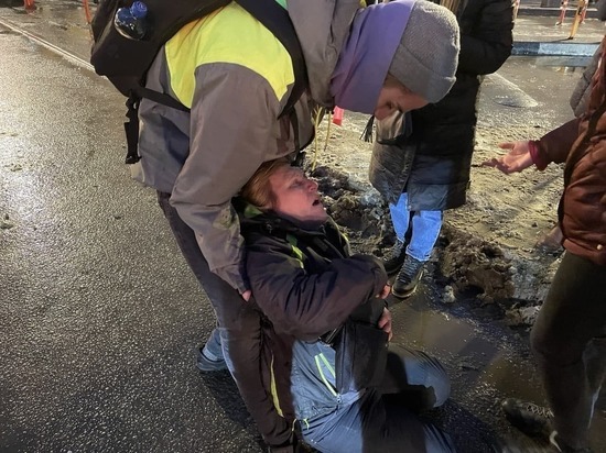 Не стой под стрелой: СК не стал возбуждать дело против петербургского силовика, ударившего женщину в живот