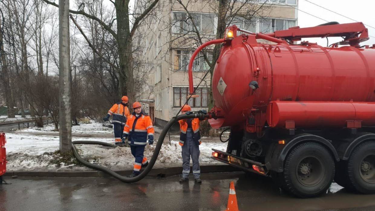 Гендиректор ЖКС Фрунзенского района взимал деньги с жителей за бесплатные коммунальные услуги