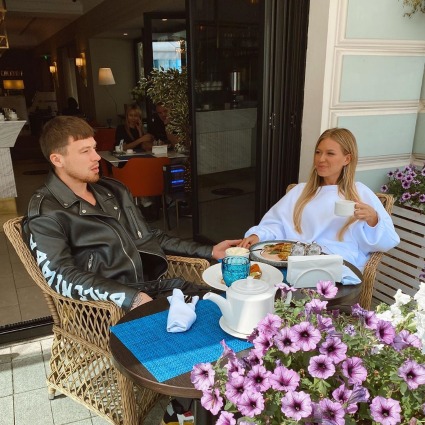 Рита Дакота с дочкой и возлюбленным отдыхает в Сочи Рита Дакота с дочкой и возлюбленным отдыхает в Сочи Экстерьер