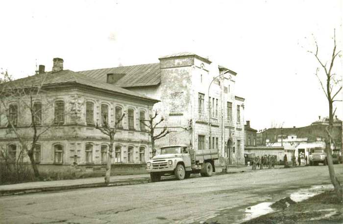 Здание электро-сбыта на улице Большевиcтская. 