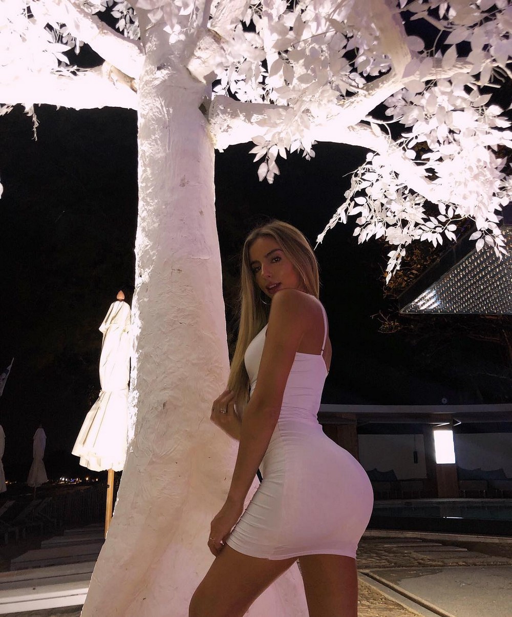 Красота в обтягивающих платьях 