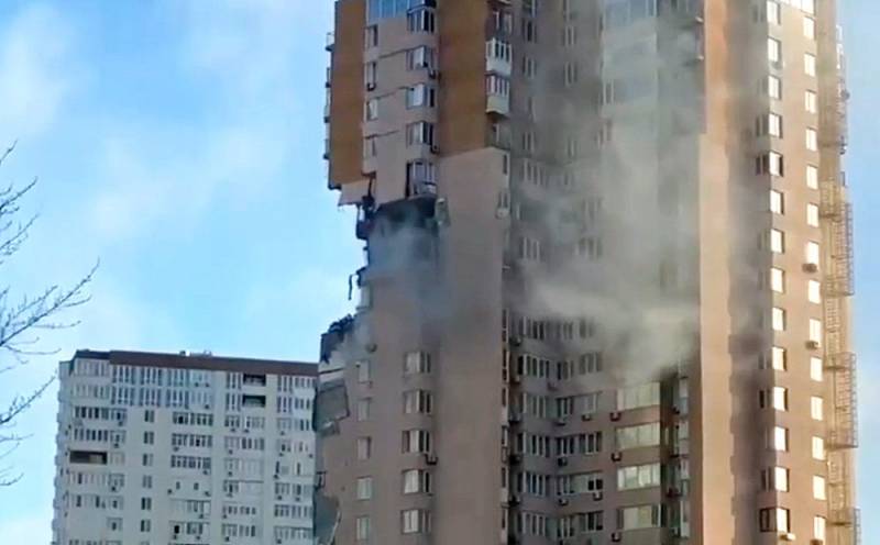 Украинская ракета задела многоэтажный дом в Киеве Новости