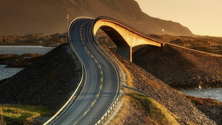 Атлантическая дорога в Норвегии: одна из самых страшных и опасных дорог в мире 