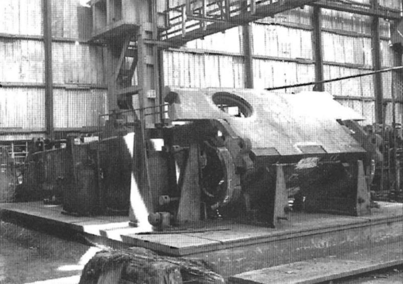 ​Установка лобовых листов танка Tiger Auf.B на заводе F.Krupp. (NARA) - Каркас для немецкого зверинца | Warspot.ru
