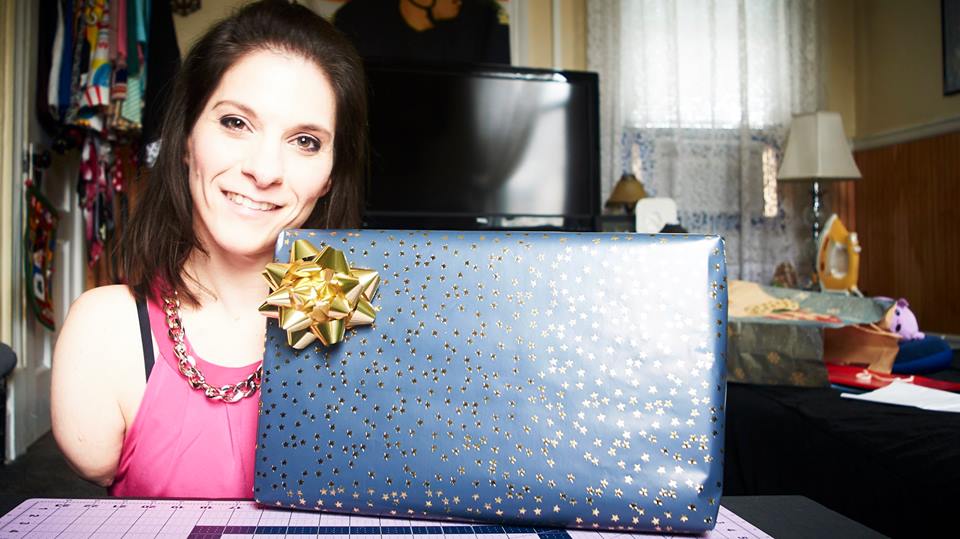 Поистине сильная женщина. У нее нет рук и ног, но она все равно умеет готовить, водить машину и шить! женщины,интересное,сила,фотографии