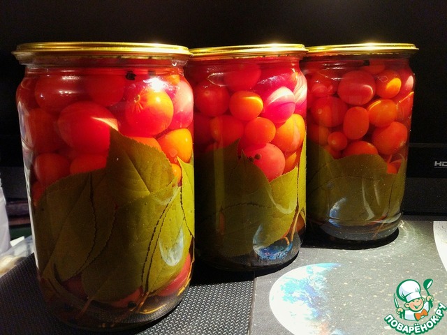 Помидоры с вишневыми листьями на зиму. Помидоры с вишневыми листьями на зиму. Помидоры с вишней на зиму. Помидоры с вишней на зиму. Помидоры с чесноком внутри на зиму.