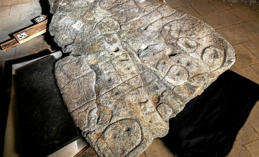 Археологи изучали плиту из кургана и поняли, что это трехмерная карта целого континента. Ее создали 4000 лет назад нашли, время, долгое, 1900м, плитойкартой, принадлежать, могла, территорий, контроля, пользовались, ценность, находки Предположительно, правителю, подлинную, установили, недавно, объектом, заинтересовались, Исследователи, коллекции