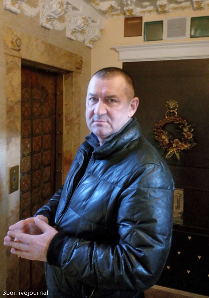 Как идет борьба за барокко в отдельно взятом подъезде Ростова-на-Дону Как идет борьба за барокко в отдельно взятом подъезде Ростова-на-Дону