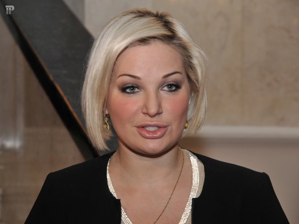 Максакова рассказала об ударе в спину
