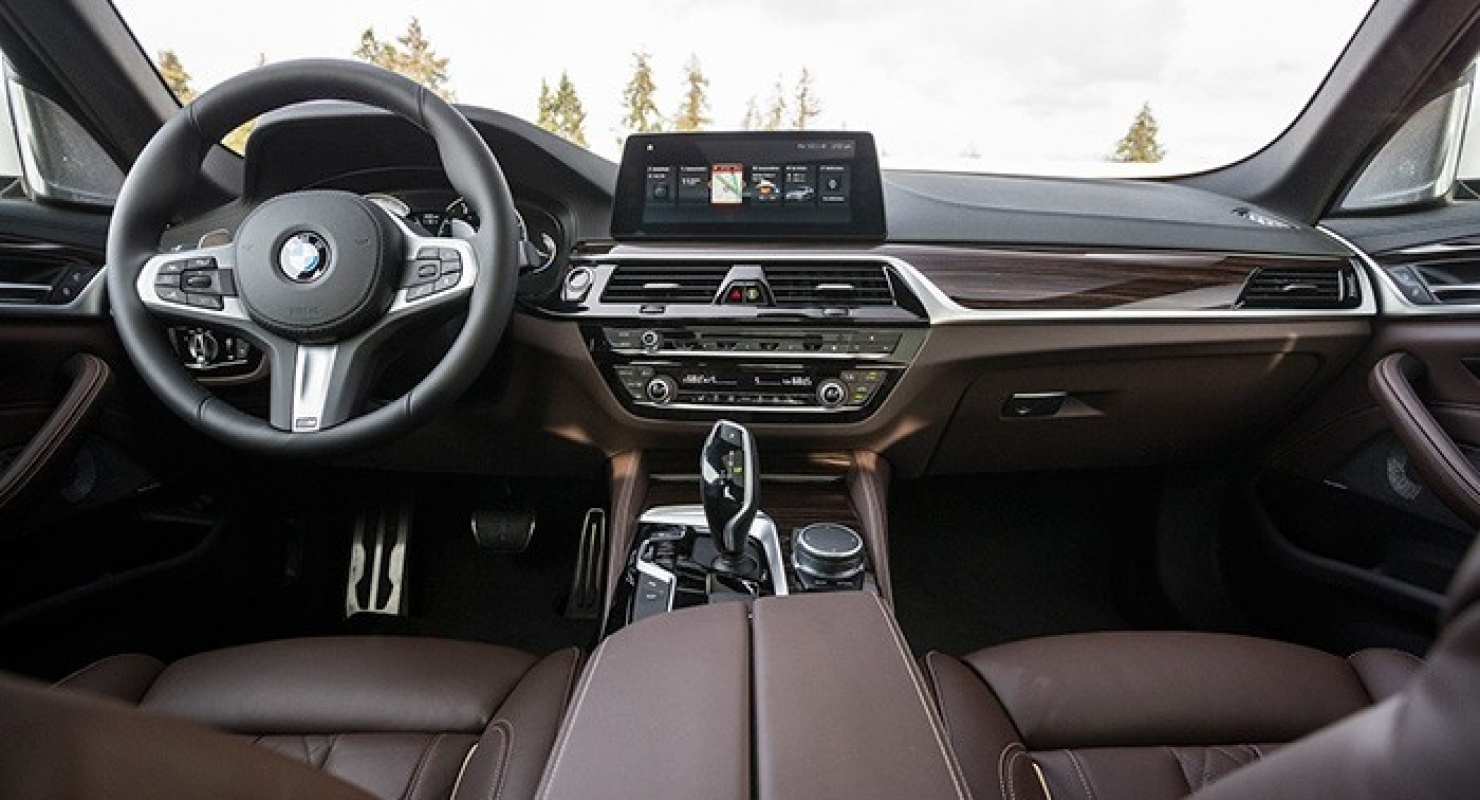 Компания BMW вывела на дорожные тесты свой новый гибридный кроссовер BMW XM