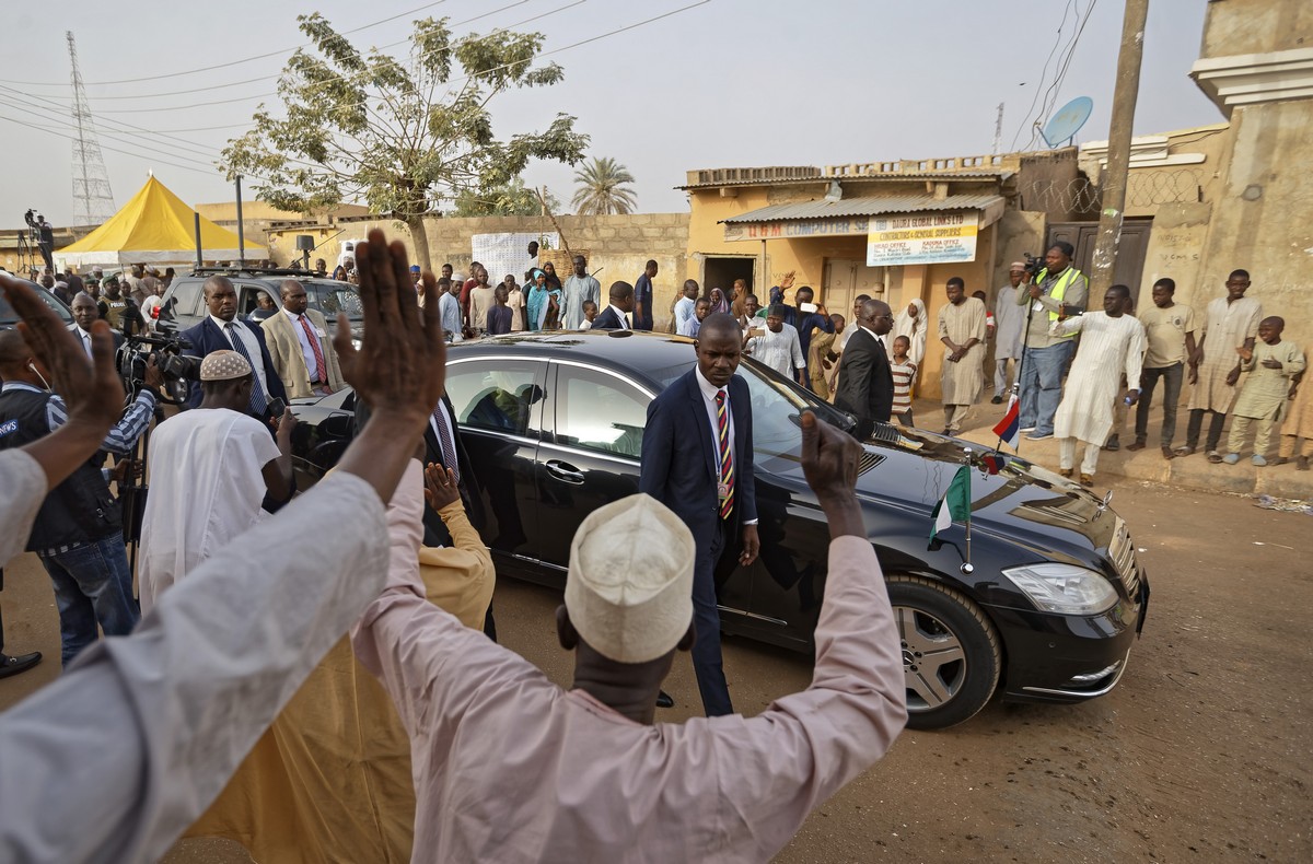 Визит в нигерию. Боко харам обезглавили. Богачи нигерии. Цветные революции в африке. Нигер с российским флагом.
