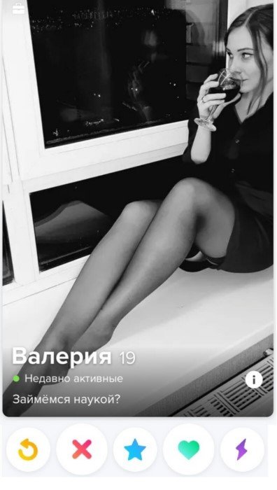 Красивые, свободные, без комплексов: анкеты девушек из приложения для знакомств 