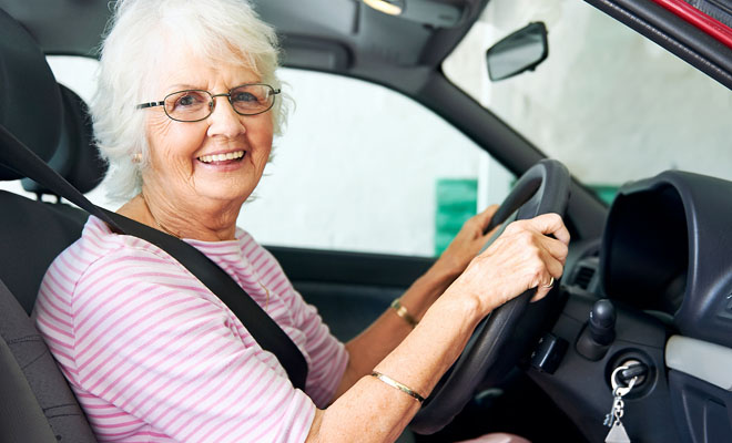 Мужчина поменял колесо старушке и ничего не взял. Только дома он понял, что судьба его все равно отблагодарила