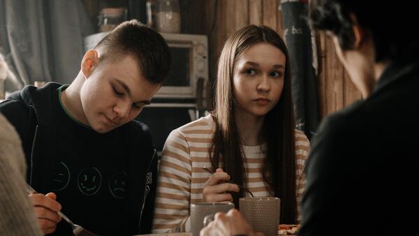 Состоялась премьера трейлера долгожданного продолжения сериала «Пингвины моей мамы» с Макаром Хлебниковым - свежие новости на Toplenta