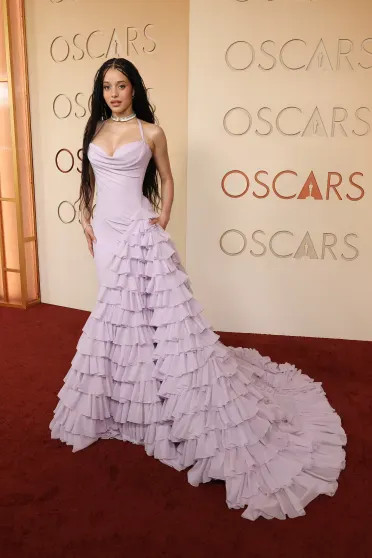 Хайди Клум, Роуз Бирн, Барби Феррейра, Фелисити Джонс на красной дорожке премии 