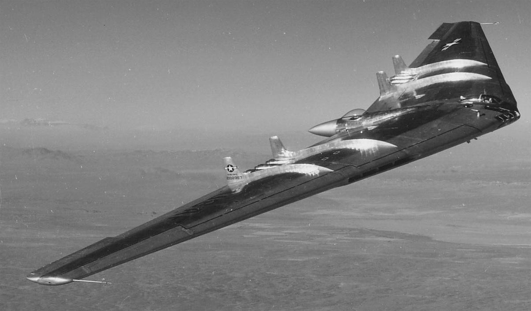 Технические характеристики YB-49
Экипаж: 6 человекДвигатели: 8 x Allison J35-A-15, 1800 кгРазмах крыла: 52,4 мДлина: 16,2 мПлощадь крыла: 372 м²Взлетный вес: 96800 кгМаксимальная скорость: 930 км/чДальность: 8700 км