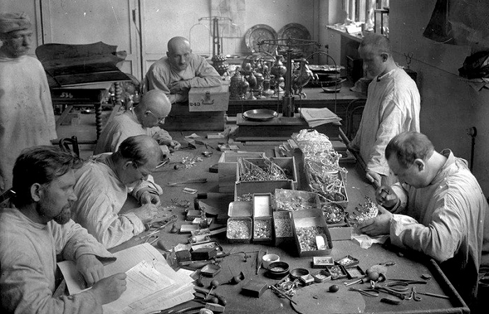 Преступление против нации: Как большевики продавали на Запад царские сокровища оптом и на развес