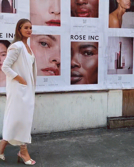 Легкое пальто и шелковое платье: беременная Рози Хантингтон-Уайтли показывает, в чем встречать теплую осень Легкое пальто и шелковое платье: беременная Рози Хантингтон-Уайтли показывает, в чем встречать теплую осень Звездный стиль