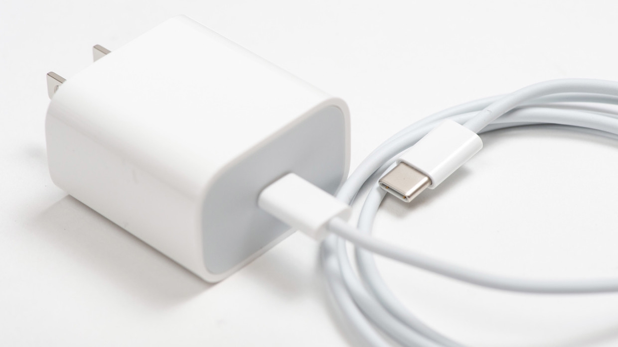 ЕС предложит производителям устанавливать одинаковые гнезда для зарядки во все гаджеты